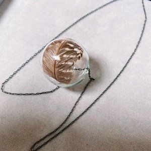 Dejarnette NOLA / Anthropologie Brown Feather Glass Necklace